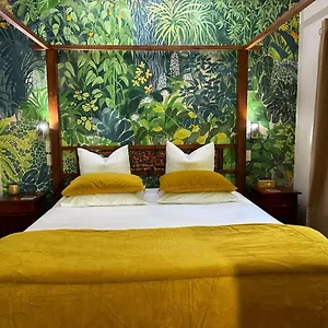 Crater Lakes Rainforest Holiday park Yungaburra